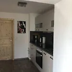 Strey Apartment *